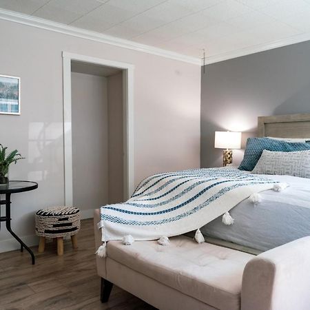 Cheerful Home Close To Downtown Kelowna Extérieur photo