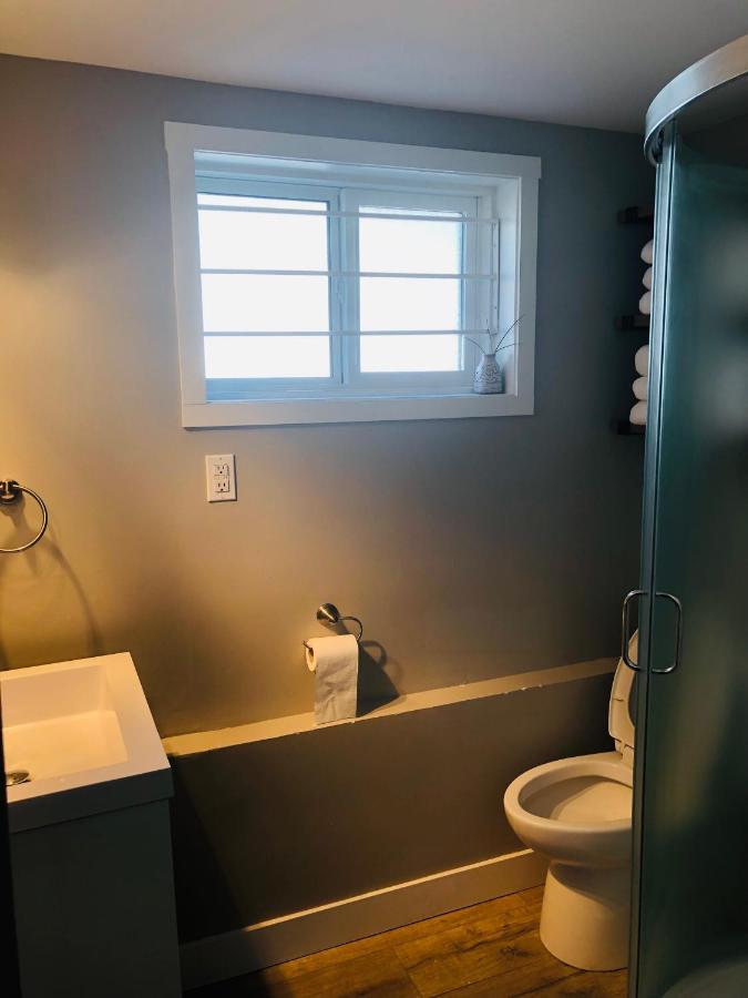 Cheerful Home Close To Downtown Kelowna Extérieur photo