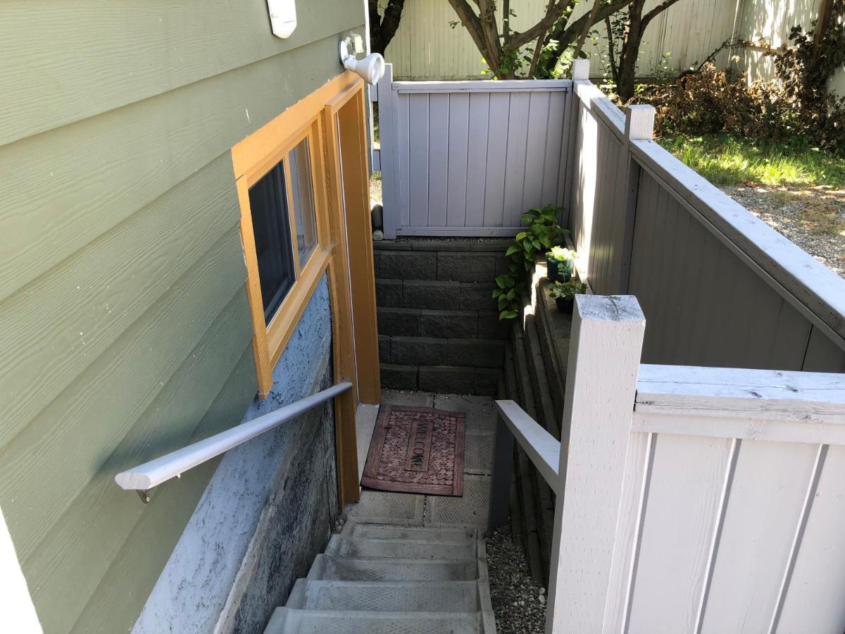 Cheerful Home Close To Downtown Kelowna Extérieur photo