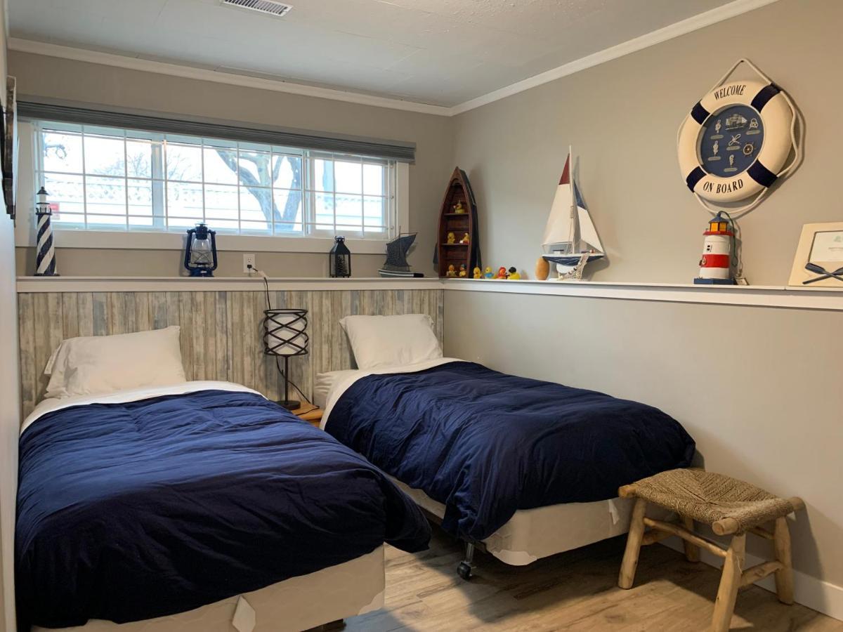 Cheerful Home Close To Downtown Kelowna Extérieur photo